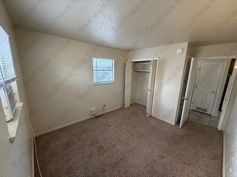 1406 S Avenue J — Photo 3