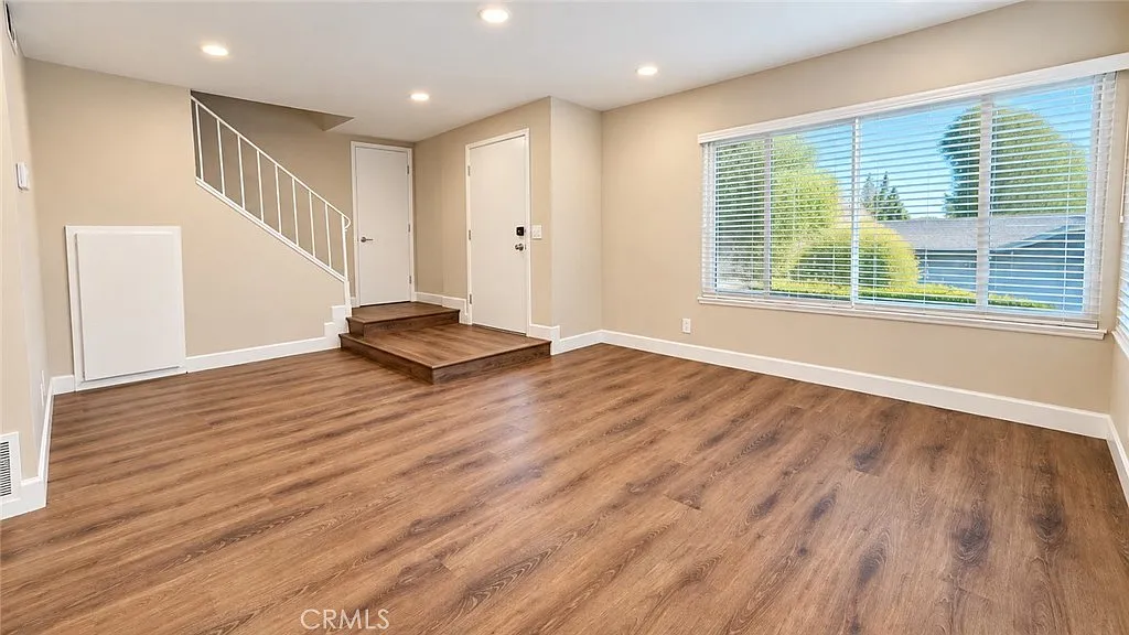 3 bed, 2.5 bath, 1276 sqft, $3,600 — Photo 3