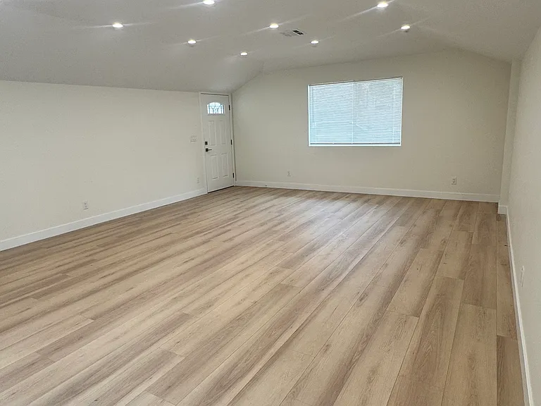 8811 Yates St — Photo 7