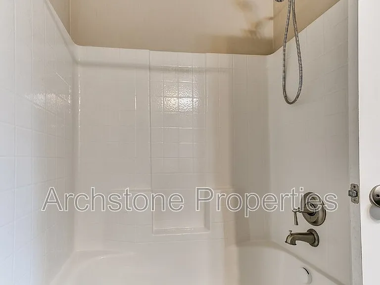 19704 Taggert Dr — Photo 30