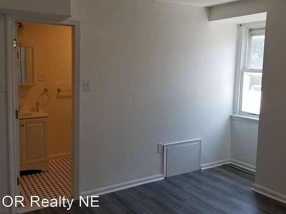 3rd image of 334 W Manheim St #8649680