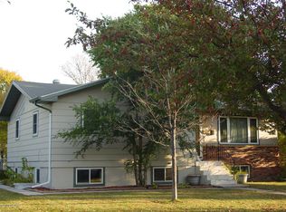 1008 Park Dr, Grand Forks, ND 58201