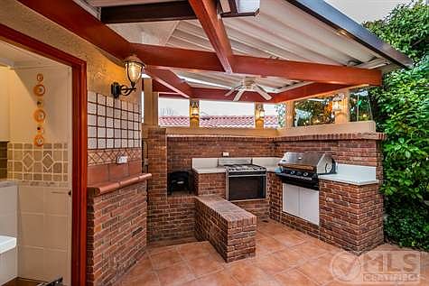 Back Patio w/ Built in BBQ & Oven
