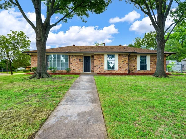 400 Brook Hollow Cir, Desoto, TX 75115