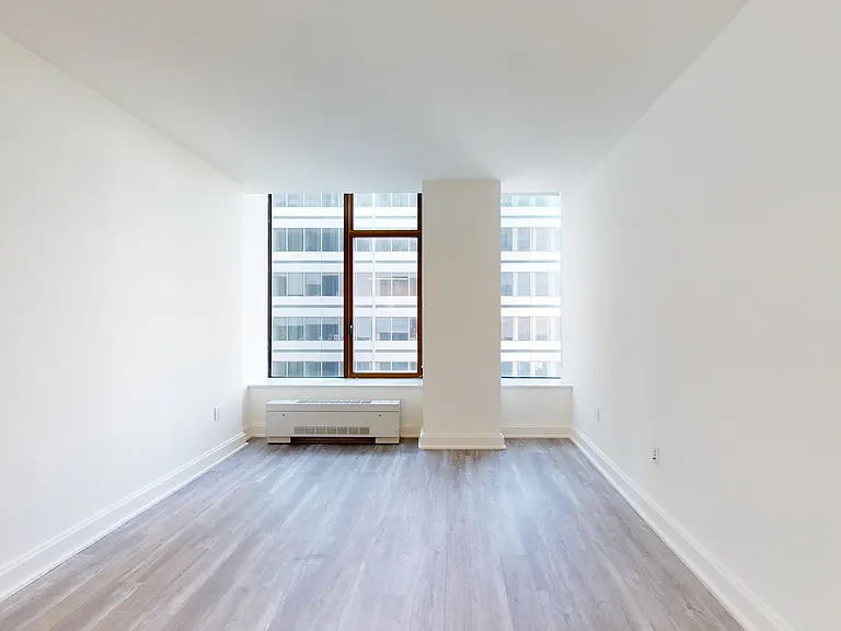 10 Hanover Square — Photo 195