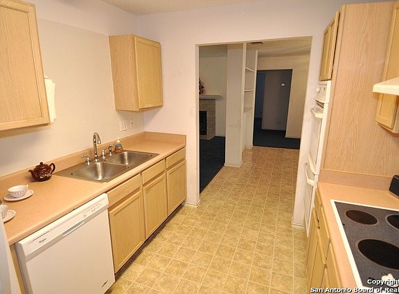 3rd image of 8111 VALLEY TRAILS ST