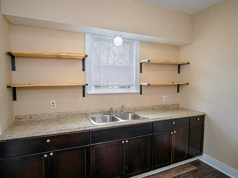 1101 Gibbs St — Photo 4