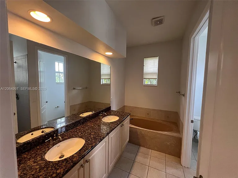 2804 Eagle Rock Cir #801 — Photo 15