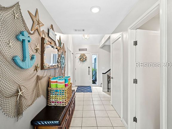 4th image of 45 Queens Folly Rd APT 677