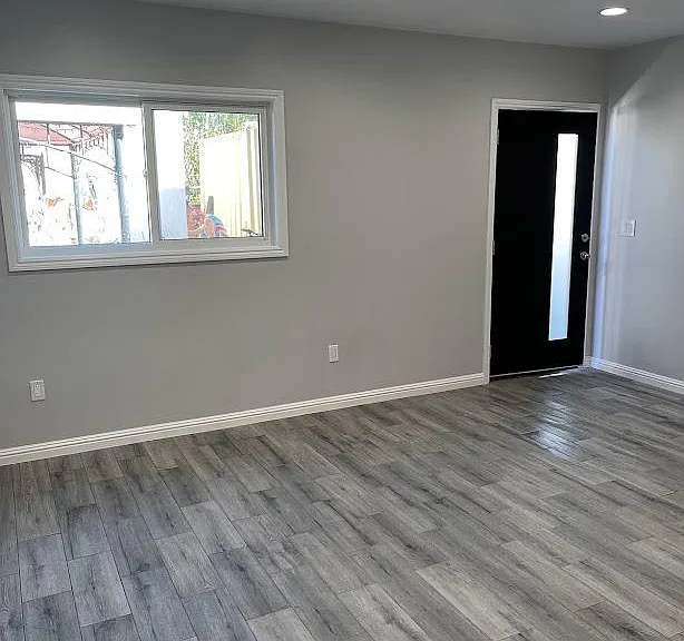 5720 Burchard Ave — Photo 4