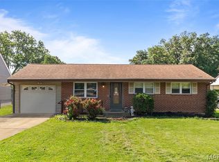 2202 Valley Park Rd, Fenton, MO 63026