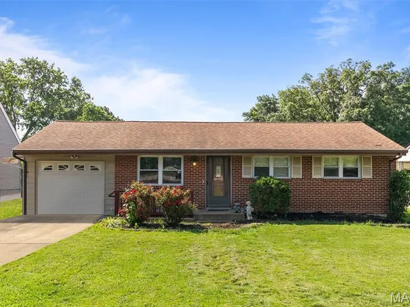 2202 Valley Park Rd, Fenton, MO 63026