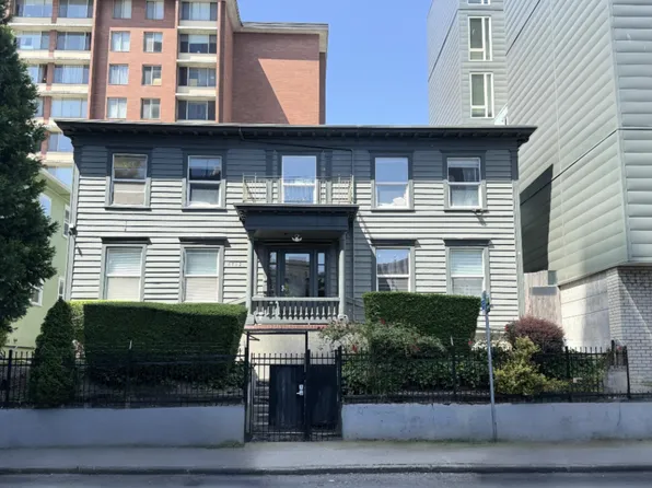 4713 Brooklyn Ave NE, Seattle, WA