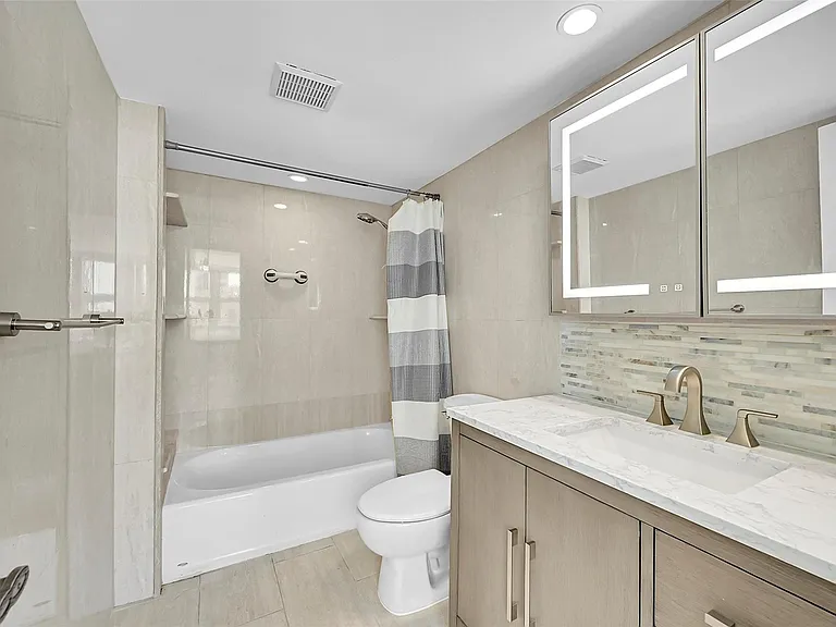 525 N Ocean Blvd #919 — Photo 17