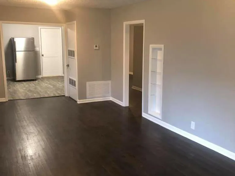 3003 S 42nd St — Photo 3