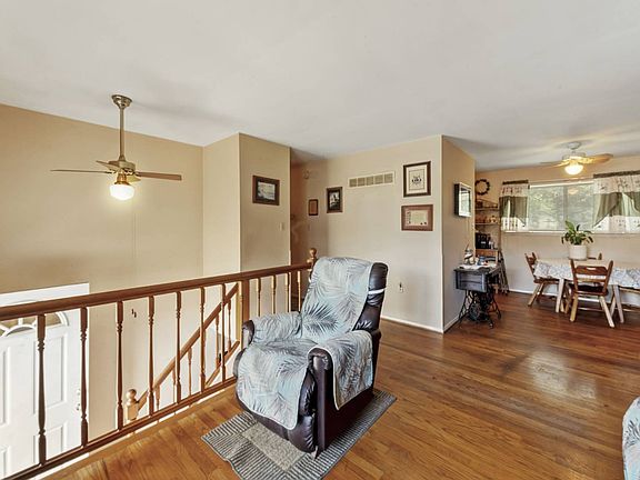 4th image of 8251 Rupert Rd S