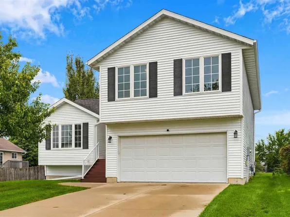 2925 Russell Dr, Iowa City, IA 52240