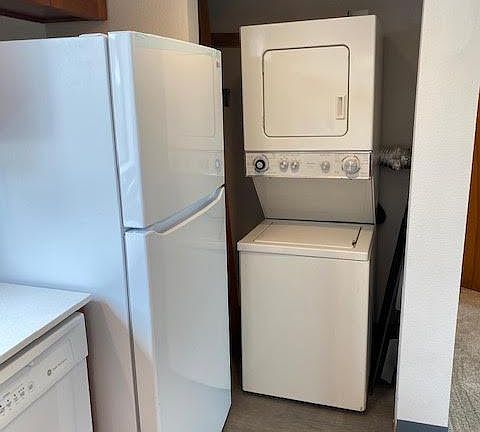 4th image of 12036 28th Ave NE #302
