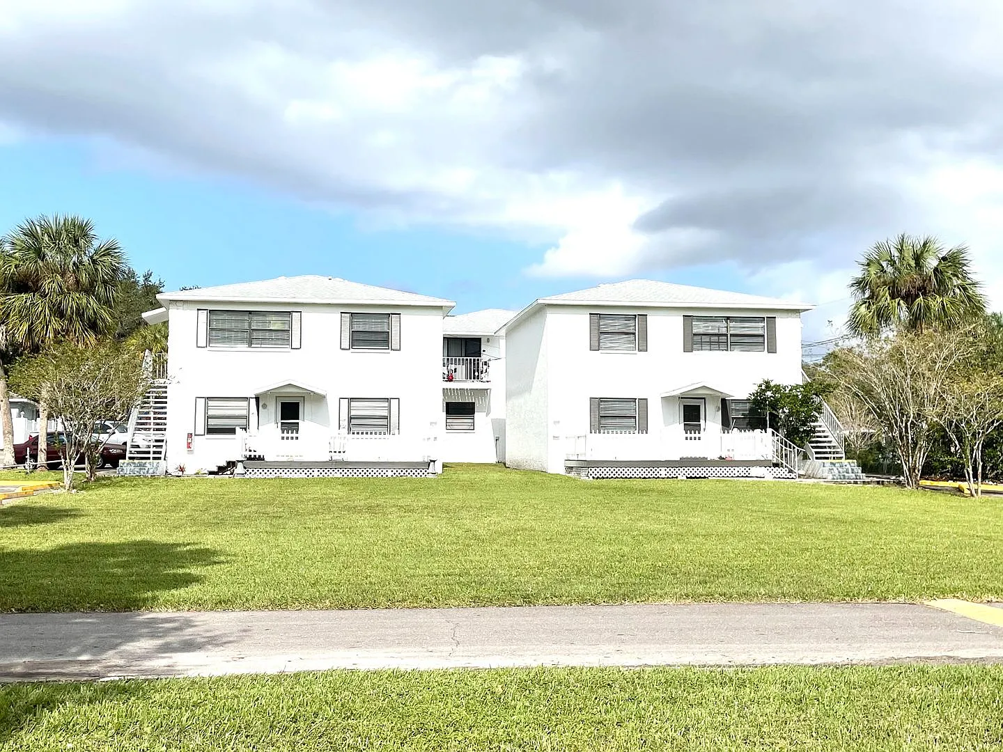910 Alicia Ave — Photo 1