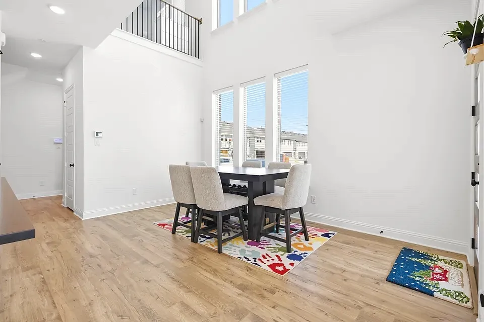 3 bed, 2.5 bath, 1940 sqft, $2,850 — Photo 3