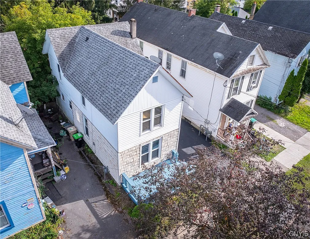 328 Pleasant Ave photo 1
