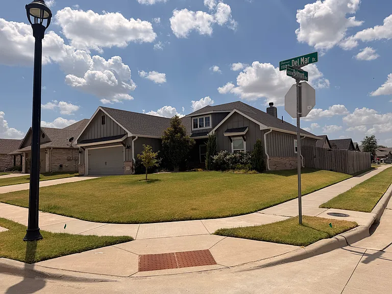 1202 Delmar Dr — Photo 22