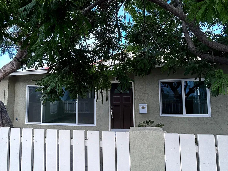 1702 Felton Ln — Photo 1