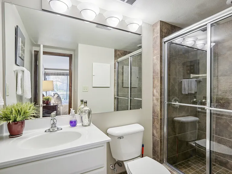 Serafino Square Luxury Apartments — Photo 14