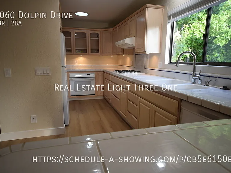 2060 Dolphin Dr — Photo 5