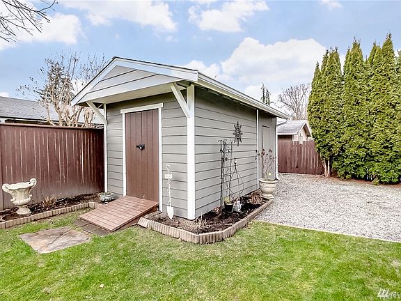 5th image of 6302 70th Pl NE