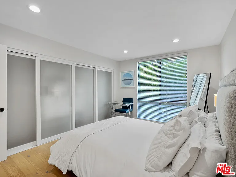 1134 Alta Loma Rd #203 — Photo 20