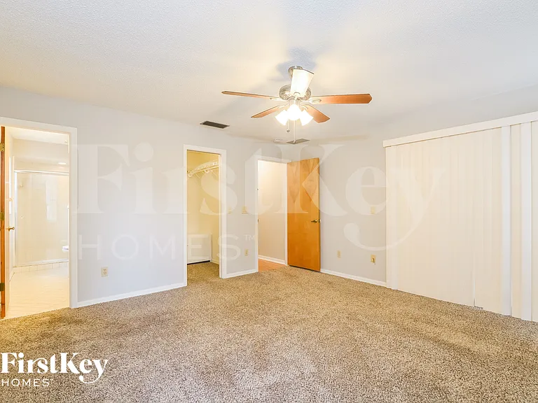 913 Sylvia Dr — Photo 8