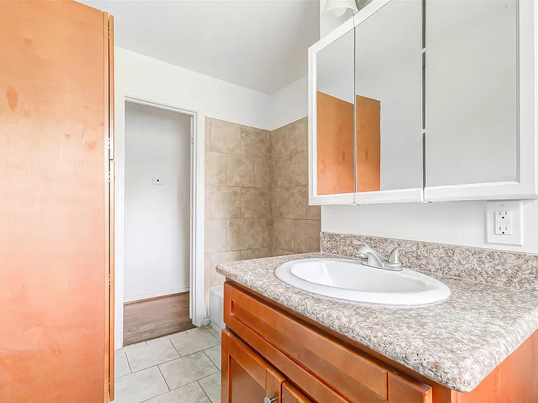 230 Bizerte St — Photo 22