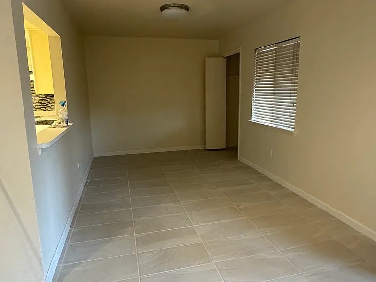 901 Country Club Dr SE — Photo 2