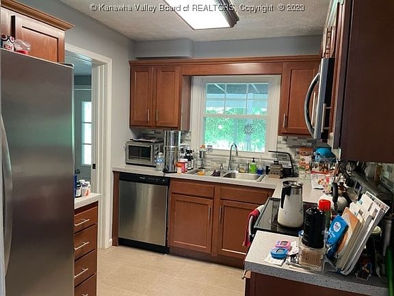 5th image of 1032 Village Dr