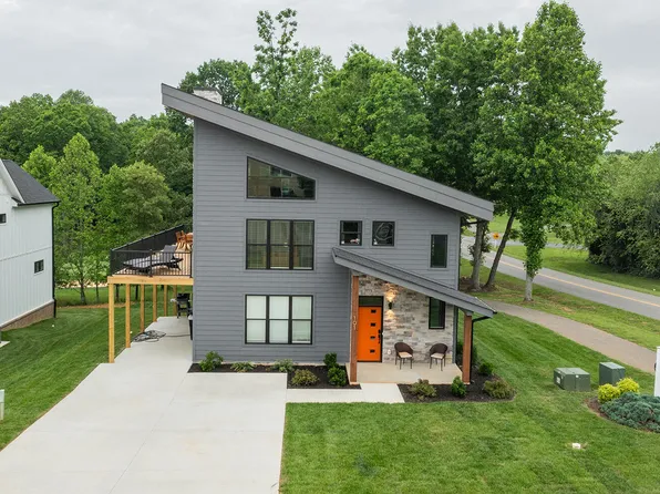 101 Retreat Ln, Huddleston, VA 24104