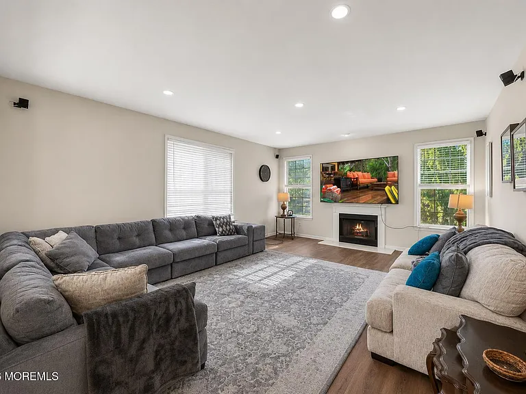 14 Heathrow Ct — Photo 15