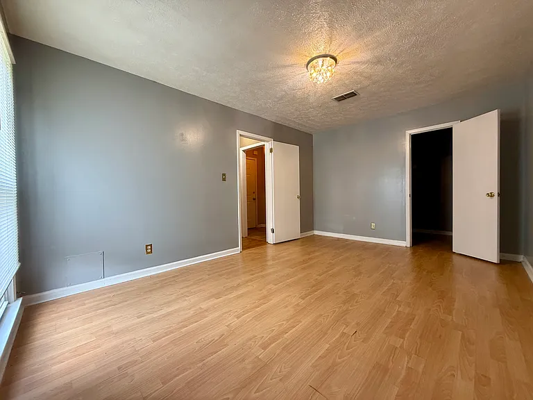 3040 Lynton Dr — Photo 7