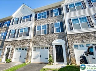 304 Stonewood Ln, Hellertown, PA 18055