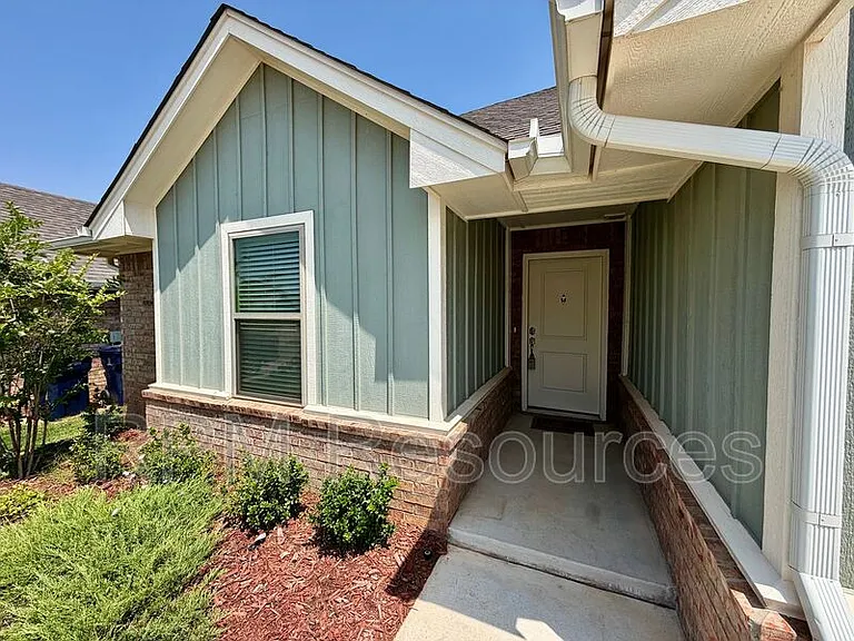 8401 NW 162nd St — Photo 5