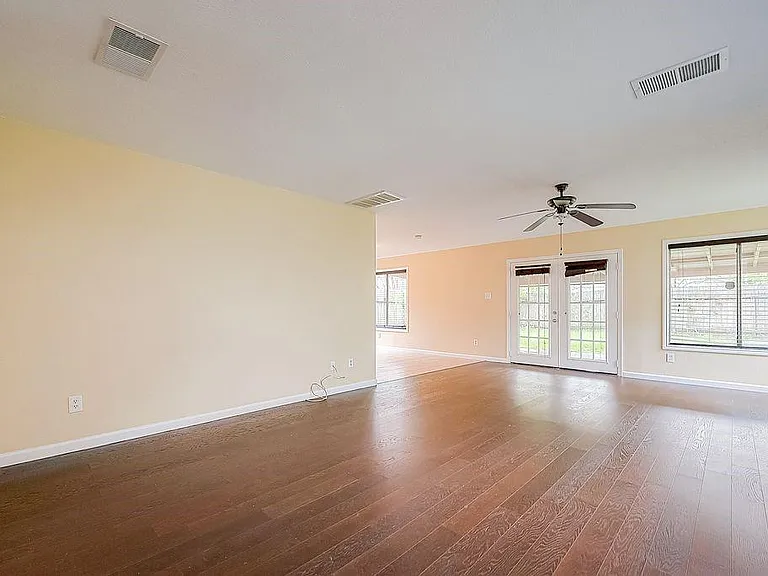 2039 Shorewood Ln — Photo 13