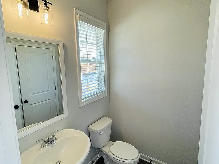 126 Lauren St — Photo 15