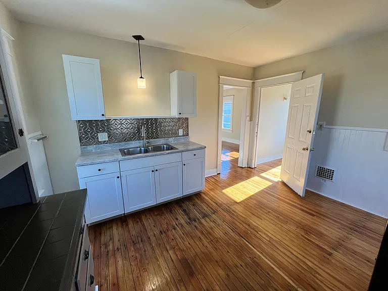 286 Potomac Ave — Photo 8