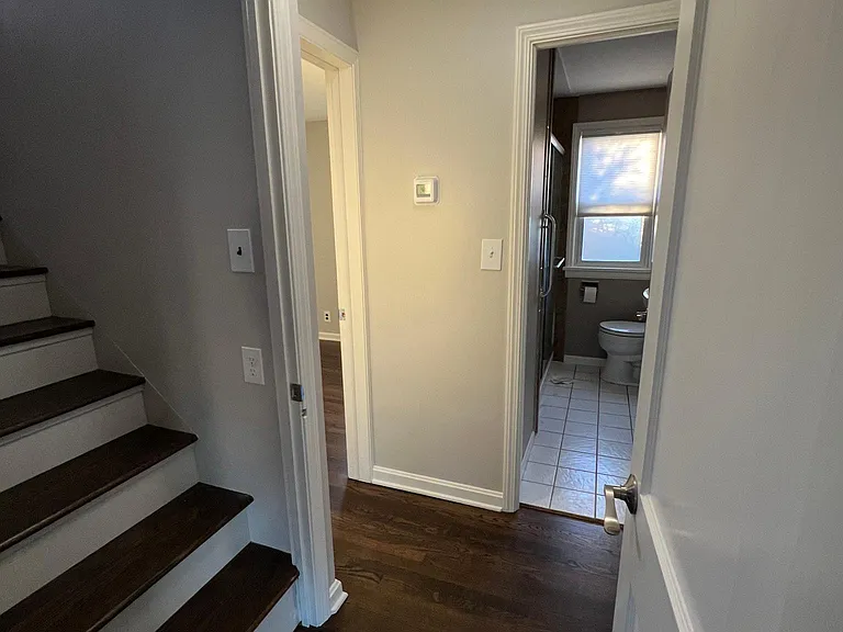 1528 Woodrow Ave — Photo 5