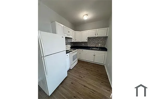 1057 E Main St Photo 1