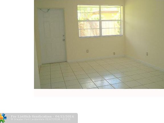 3rd image of 251 SE 23rd St APT 3