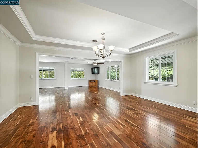 Acacia Ln — Photo 3