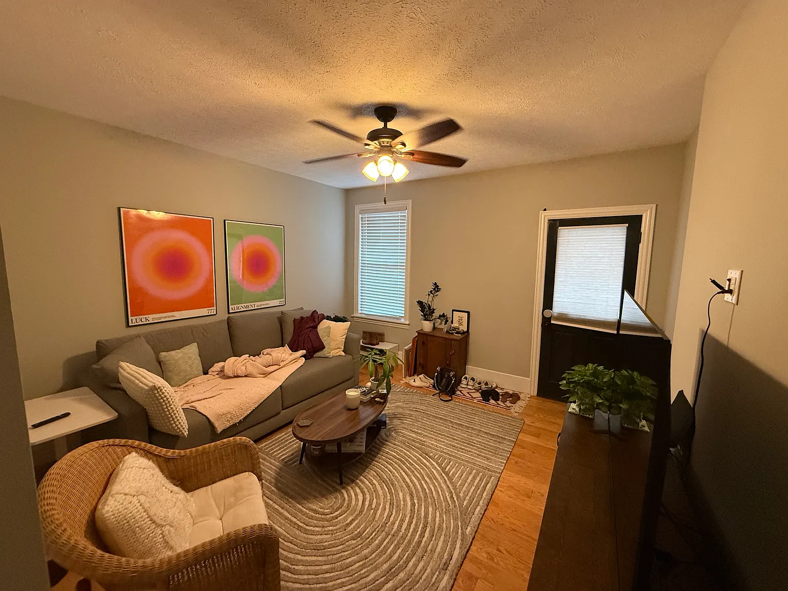 2 bed, 1100 sqft, $1,700 — Photo 2