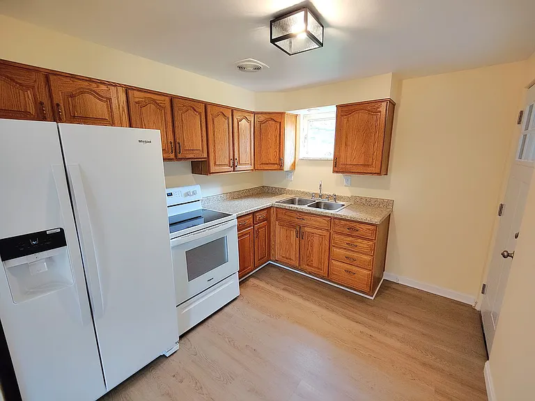 5079 Earlsdale Rd — Photo 8