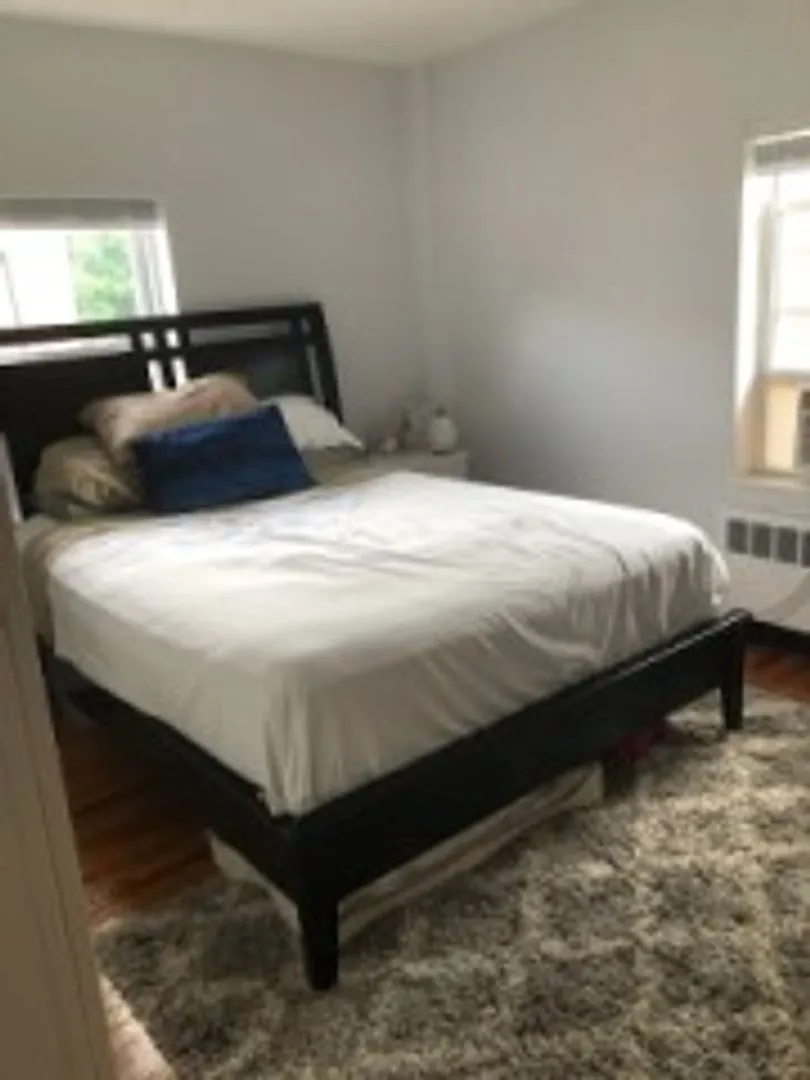 Brighton 1-Bedroom | Heat & Hot Water Included, Dishwasher & Laundry — Photo 4